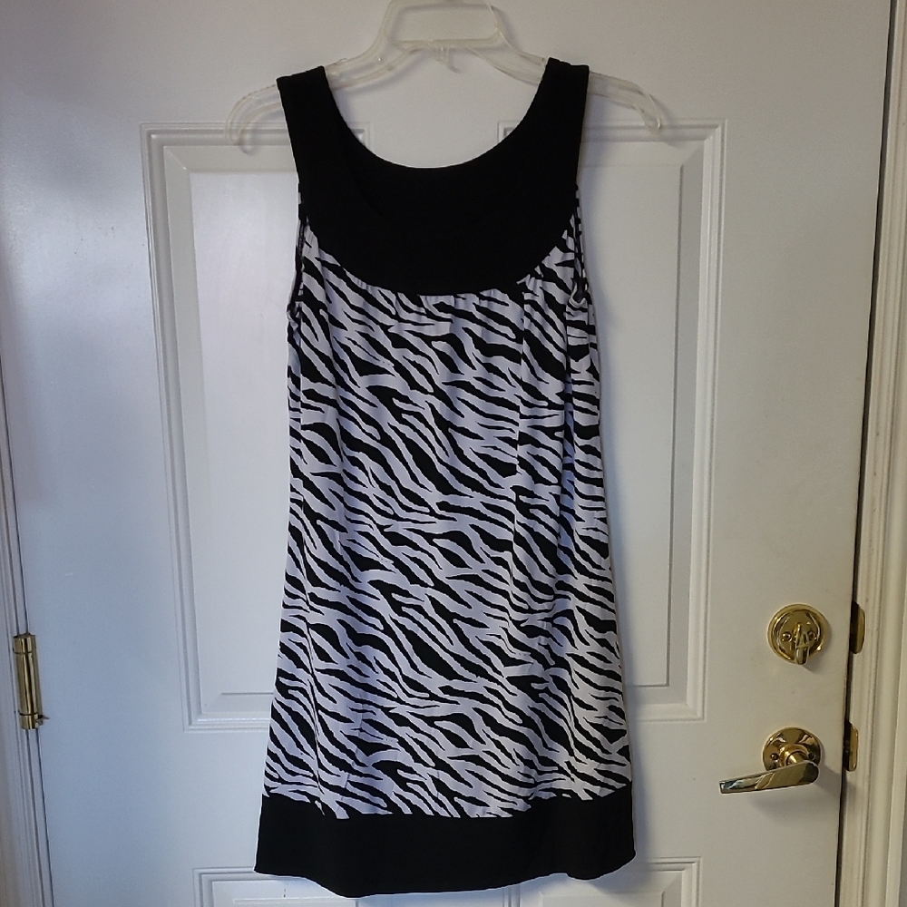 Wrapper Sleeveless Black and White Patterned Dress